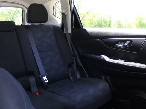 Used 2015 Nissan Rogue SV w/ SV Premium Package image 14