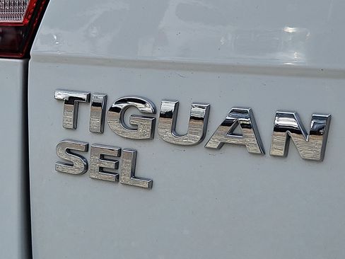 Used 2021 Volkswagen Tiguan SEL w/ 3rd Row Seat Package image 34