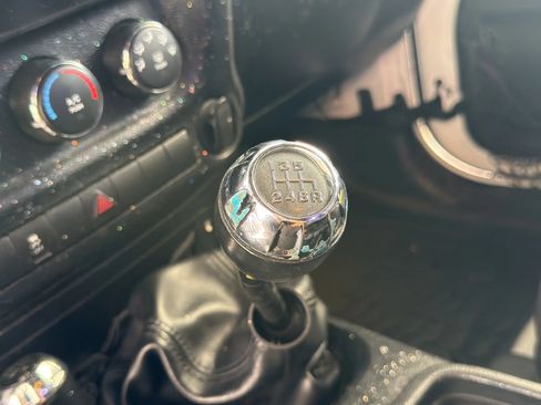 Used 2014 Jeep Wrangler Unlimited Sport w/ Connectivity Group AWD/4WD image 27