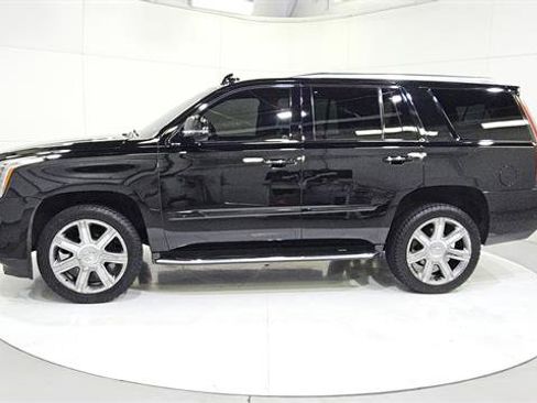 Used 2019 Cadillac Escalade Premium Luxury RWD image 5