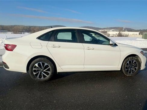 Used 2023 Volkswagen Jetta S image 9