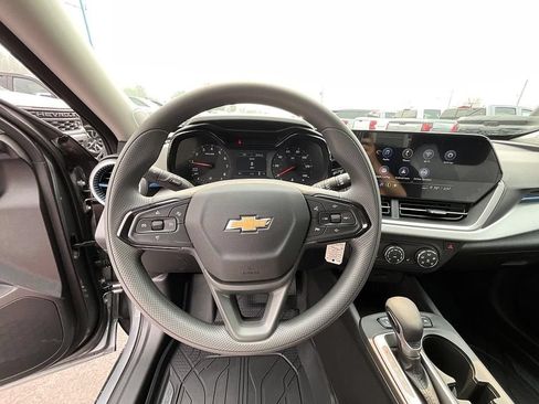 New 2026 Chevrolet Trax LS w/ LS Convenience Package FWD image 20