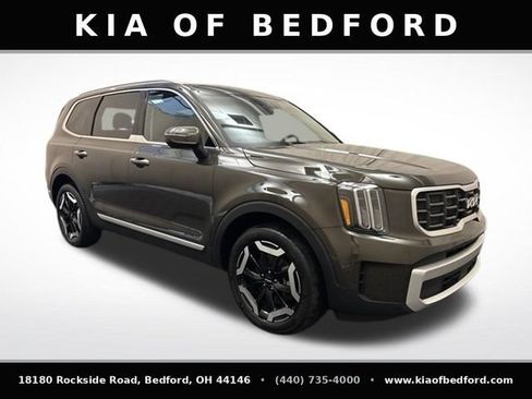 Used 2024 Kia Telluride S FWD image 3