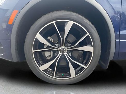Used 2024 Volkswagen Tiguan SEL R-Line AWD/4WD image 29