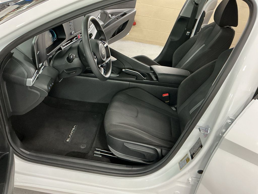 Certified 2026 Hyundai Elantra SE FWD image 11
