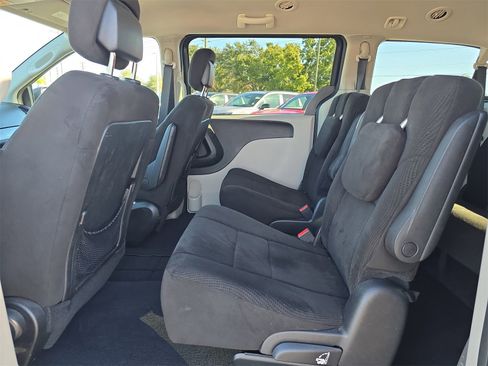 Used 2012 Dodge Grand Caravan SE image 12