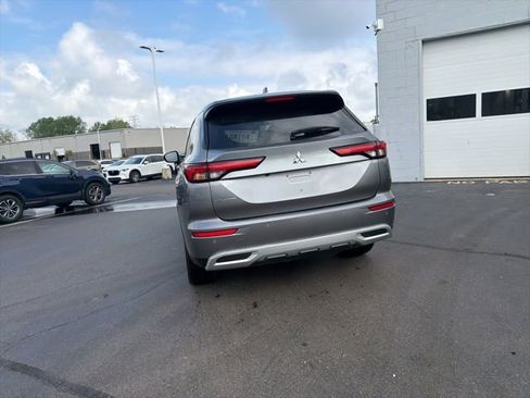 Used 2024 Mitsubishi Outlander SE AWD/4WD image 11