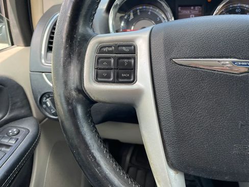 Used 2014 Chrysler Town & Country Touring FWD image 26