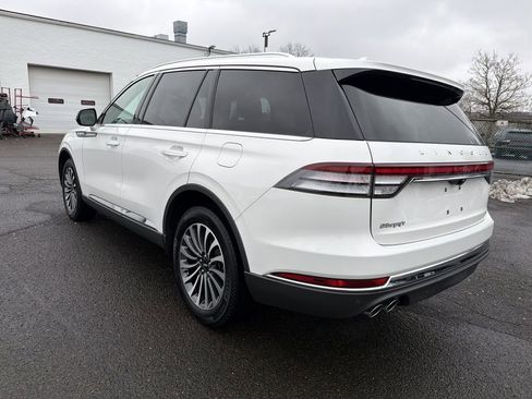Used 2023 Lincoln Aviator AWD w/ Premium Package image 3