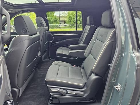 New 2026 Cadillac Escalade ESV Sport w/ Touring Package AWD/4WD image 17