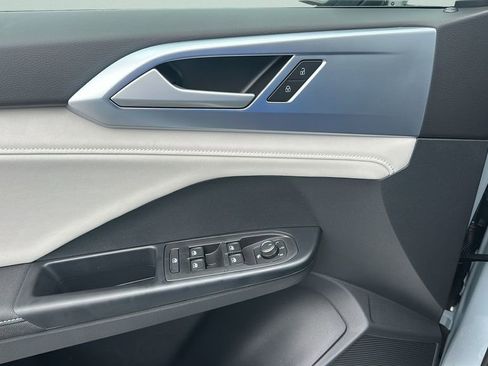 New 2026 Volkswagen Taos SE image 28