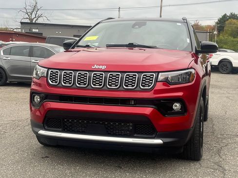 Used 2025 Jeep Compass Limited AWD/4WD image 1
