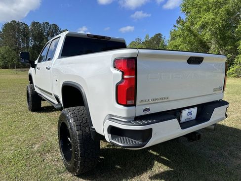 Used 2024 Chevrolet Silverado 2500 High Country w/ High Country Premium Package image 7