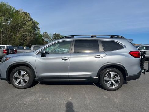 Used 2022 Subaru Ascent Premium w/ Convenience Package image 2