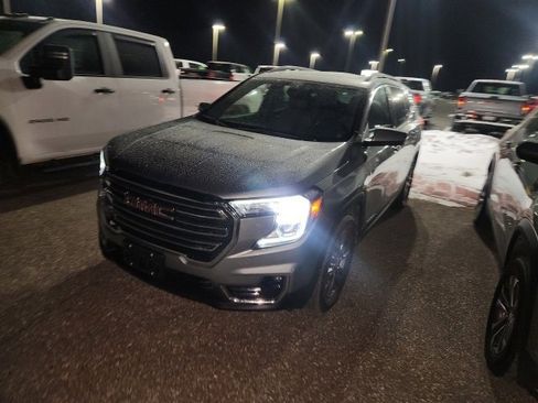 Used 2023 GMC Terrain SLT w/ Infotainment Package II image 1