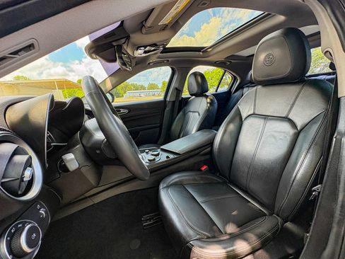 Used 2019 Alfa Romeo Giulia AWD image 24