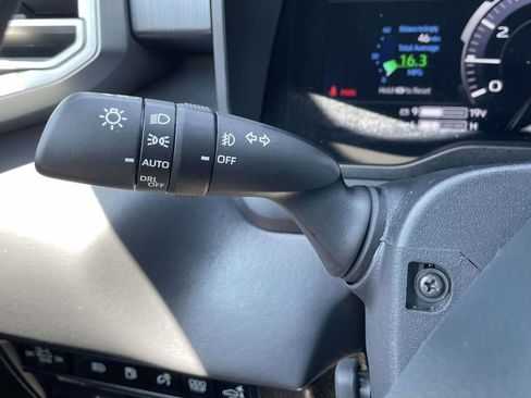 Used 2025 Toyota Tundra Platinum AWD/4WD image 32