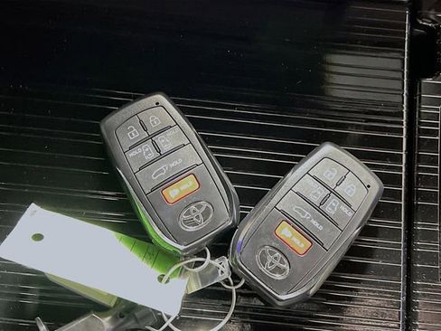 New 2026 Toyota Sienna XSE image 33