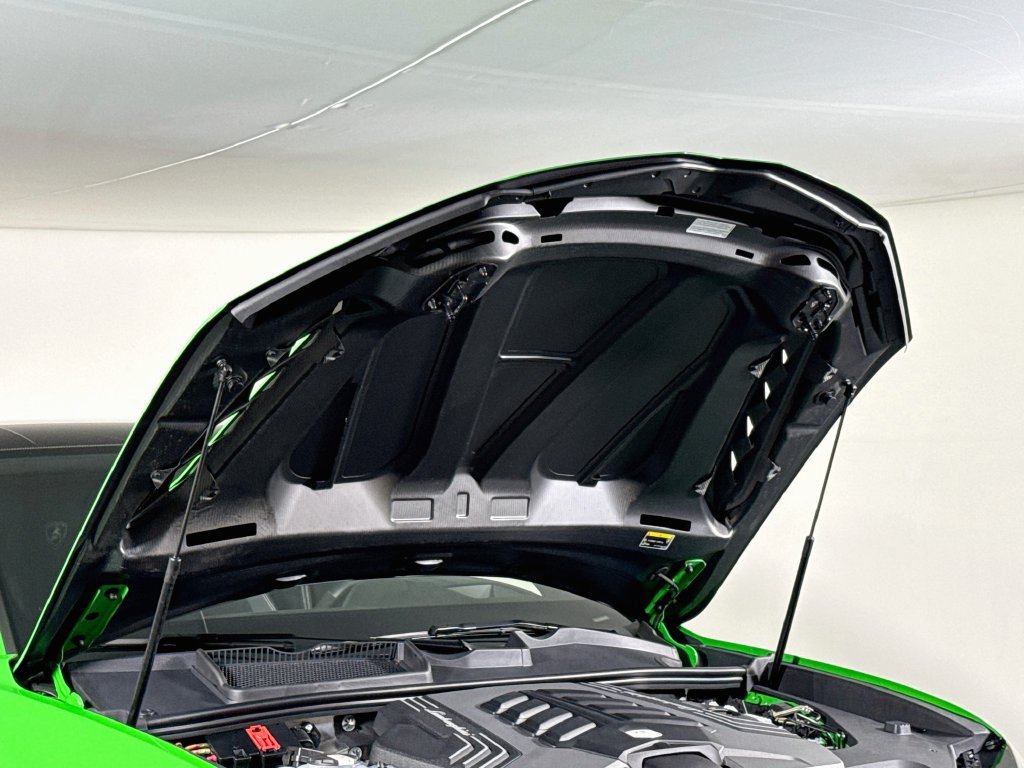 Used 2024 Lamborghini Urus Performante AWD/4WD image 25