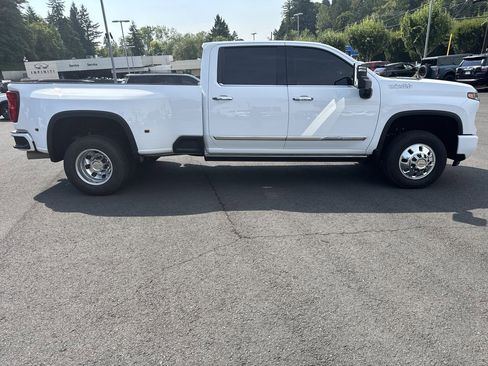 Used 2024 Chevrolet Silverado 3500 High Country w/ High Country Premium Package image 4