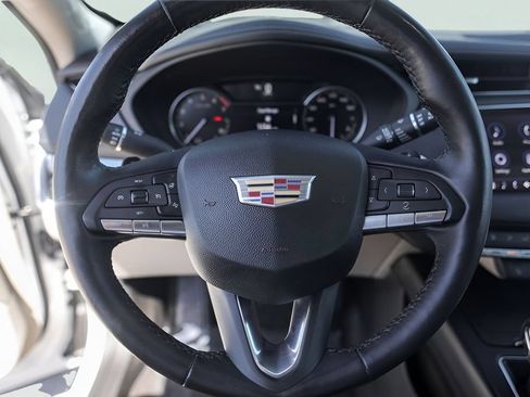 Used 2023 Cadillac XT4 Luxury w/ Cold Weather Package FWD image 13