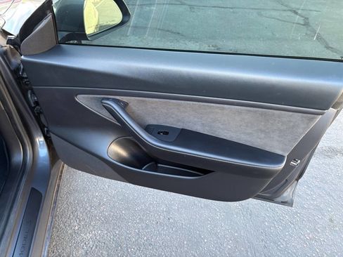 Used 2021 Tesla Model 3 Performance image 27