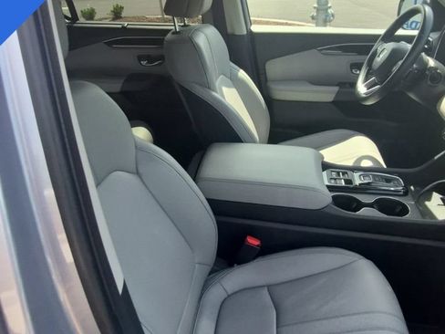 Certified 2025 Honda Pilot EX-L image 3