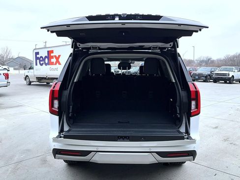 Used 2025 Ford Expedition Platinum image 24