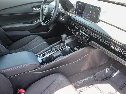 Used 2025 Honda Accord Sport image 17