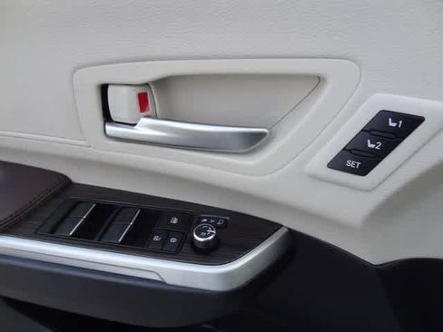 Certified 2023 Toyota Sienna Platinum AWD/4WD image 27