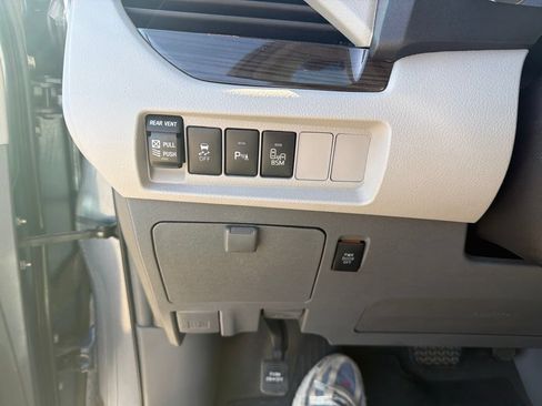 Used 2017 Toyota Sienna XLE Premium w/ Outdoor Package AWD/4WD image 18