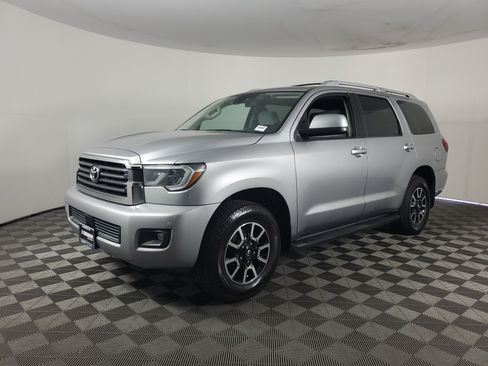 Used 2019 Toyota Sequoia SR5 AWD/4WD image 8