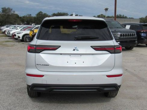 New 2026 Mitsubishi Outlander ES FWD image 4