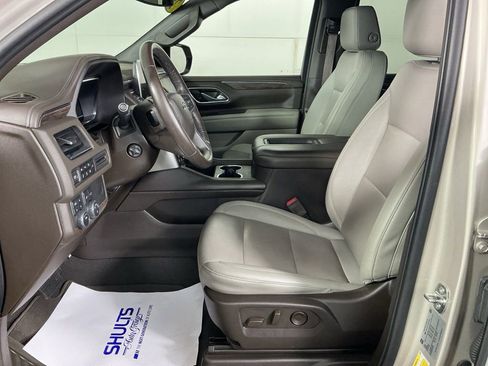 Used 2022 Chevrolet Tahoe Z71 w/ Luxury Package AWD/4WD image 9