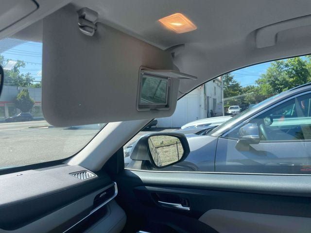 Used 2020 Toyota Highlander XLE AWD/4WD image 33