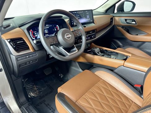 Used 2024 Nissan Rogue Platinum w/ Platinum Premium Package FWD image 9