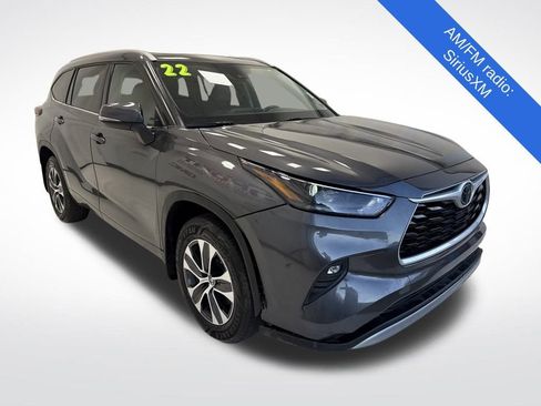Used 2022 Toyota Highlander XLE image 3