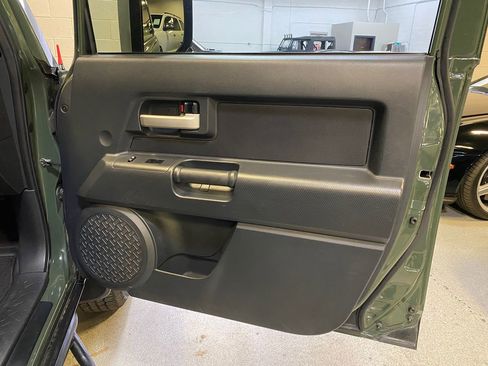 Used 2014 Toyota FJ Cruiser 4WD w/ Convenience Package image 25