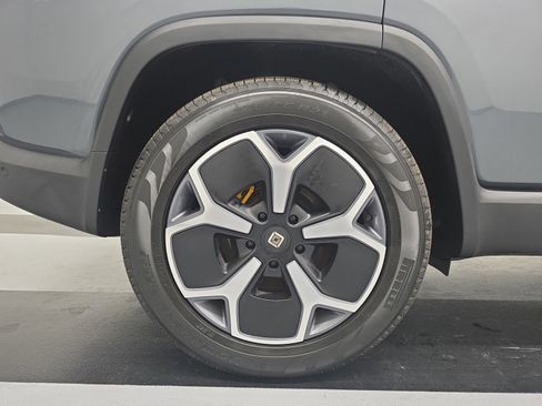 Used 2024 Rivian R1S Adventure AWD/4WD image 12