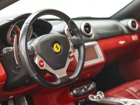 Used 2010 Ferrari California RWD image 35
