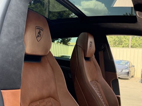 Used 2019 Lamborghini Urus AWD/4WD image 36