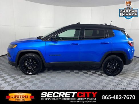 Used 2024 Jeep Compass Latitude w/ Convenience Group AWD/4WD image 4