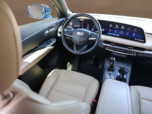 Used 2024 Cadillac XT4 Luxury w/ LPO, Floor Liner Package FWD image 26