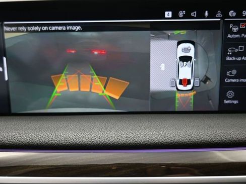 Used 2022 BMW 740i w/ Premium Package image 7