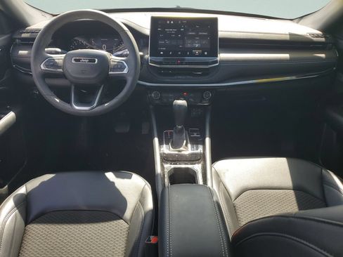 Used 2022 Jeep Compass Latitude FWD image 11