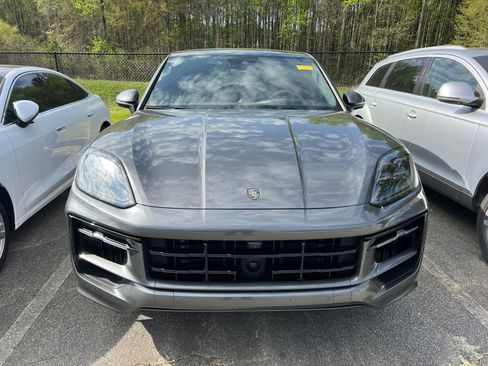 Used 2024 Porsche Cayenne S image 2