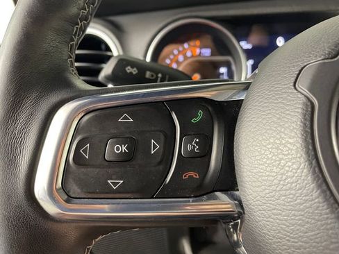 Used 2018 Jeep Wrangler Unlimited Sahara AWD/4WD image 11