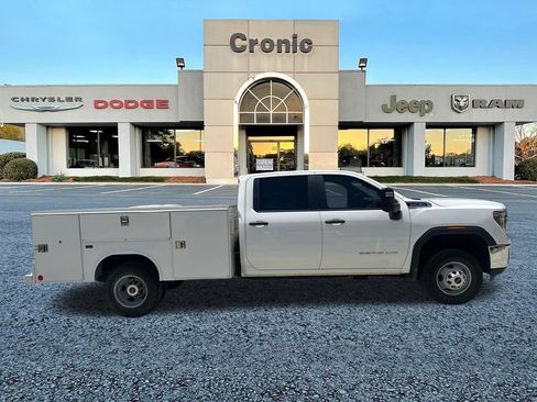 Used 2022 GMC Sierra 3500 Pro w/ Convenience Package AWD/4WD image 2