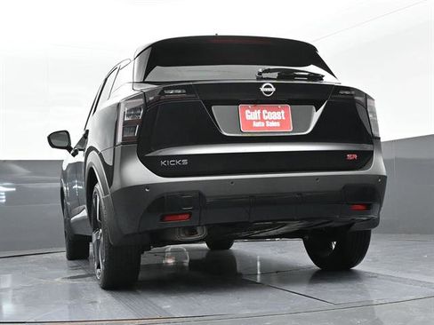 Used 2025 Nissan Kicks SR w/ SR Premium Package FWD image 38