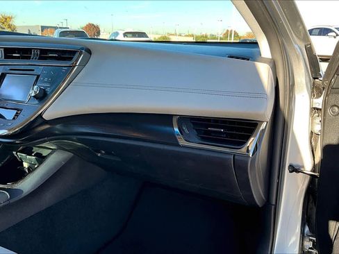 Used 2017 Toyota Avalon Limited image 17